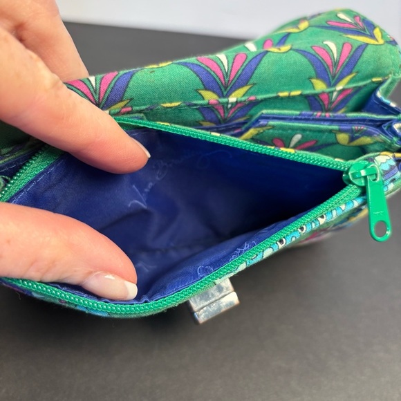 Vera Bradley Turnlock Wristlet Wallet Green Paisley Floral Quilted Cotton - Picture 6 of 6